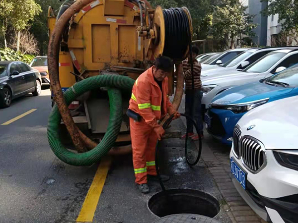 萨尔图排污管道清淤