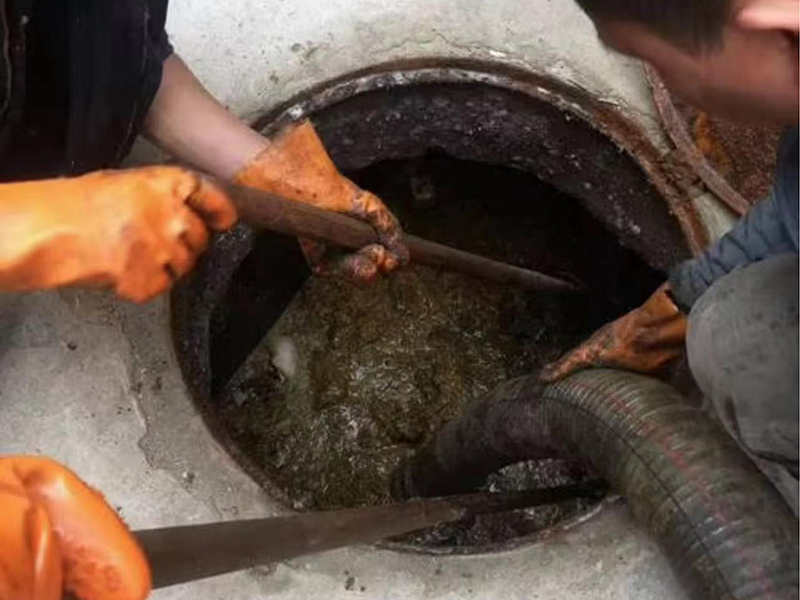 萨尔图清理化粪池时如何避免沼气的危害?